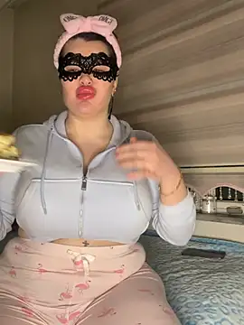 aydabella7777 online show from April 12, 8:00 pm