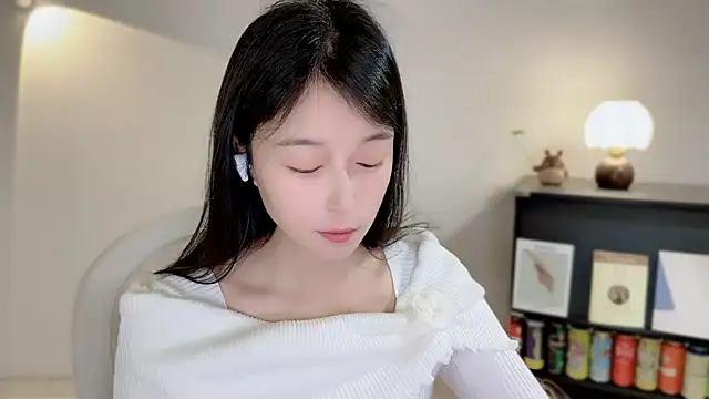 Onechestnut online show from April 4, 5:39 am