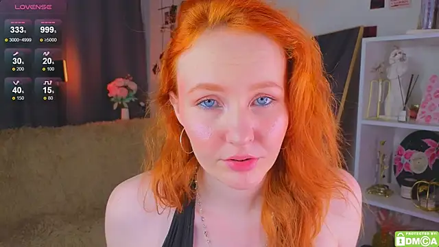 JoyceJones online show from November 18, 8:32 pm