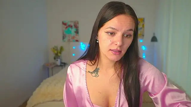 Snapshot of EwelynScott chatting on October 28, 10:10 am EwelynScott online show from October 28, 10:10 am