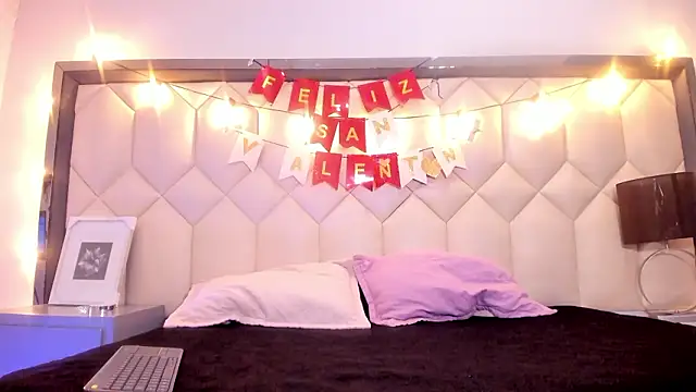 Scarletbigbug online show from February 13, 12:18 pm