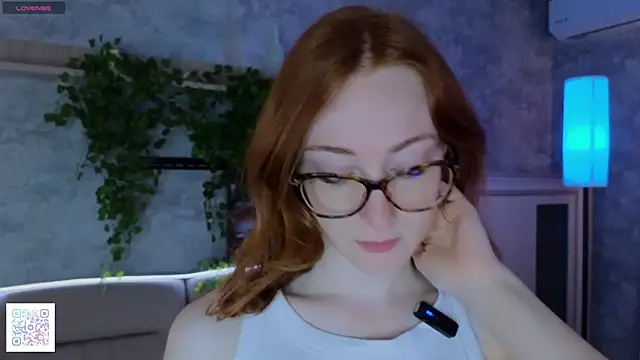 VeronaHascall online show from September 24, 4:22 am