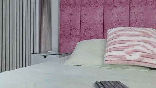 emmacurvy online show from February 23, 3:07 am