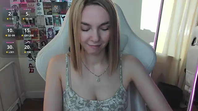 Snapshot of NessaDiazz chatting on September 27, 1:35 am NessaDiazz online show from September 27, 1:35 am