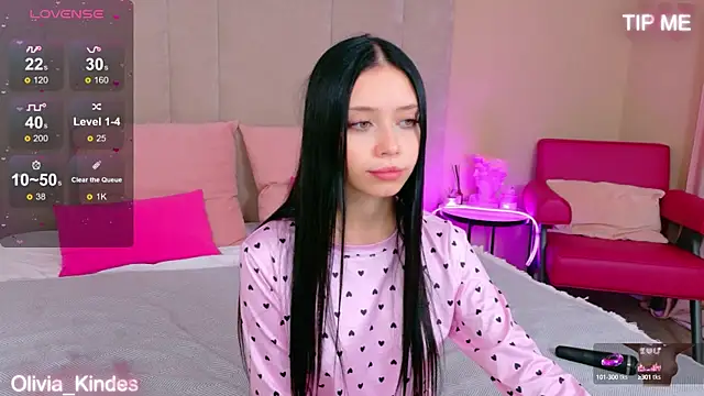 Olivia Kindes online show from October 15, 5:04 pm