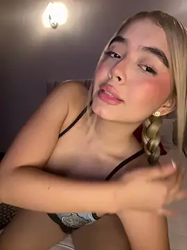 Mia Roswell online show from February 6, 3:32 am