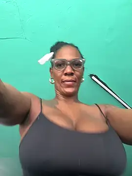 Bustykeyla online show from June 2, 4:30 pm