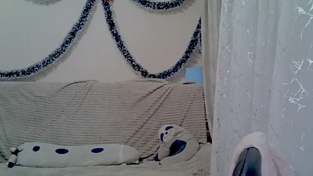 Lily Ember online show from December 18, 7:18 pm