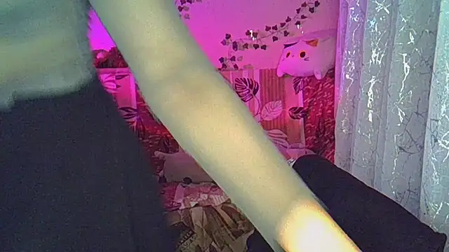 Lily Ember online show from November 30, 7:40 pm