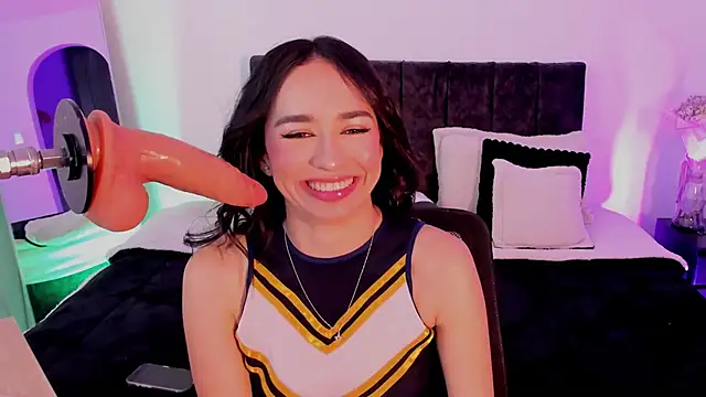 Taylormaxwell online show from November 18, 9:27 pm