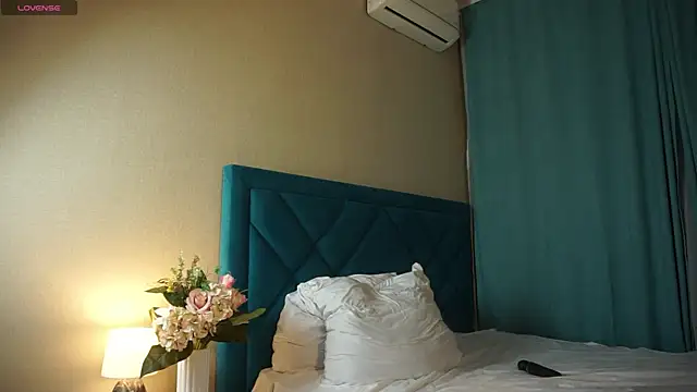 ywixos online show from December 5, 4:08 pm