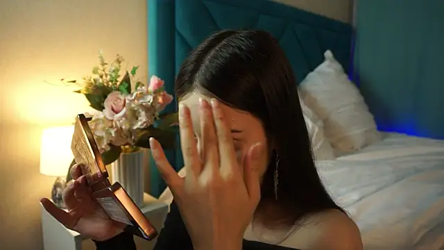 ywixos online show from December 2, 3:25 pm