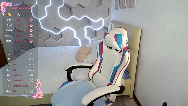 aliicemeow online show from October 11, 9:25 am