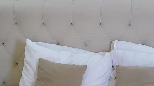 MichelleRoux online show from October 21, 5:39 pm