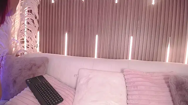 MylaDreams online show from September 21, 5:06 am