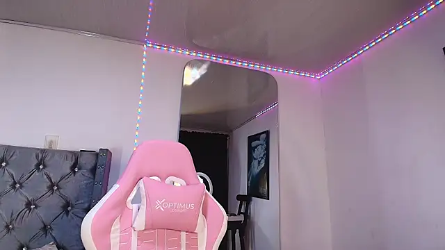 GraceWallace  online show from November 2, 12:36 am