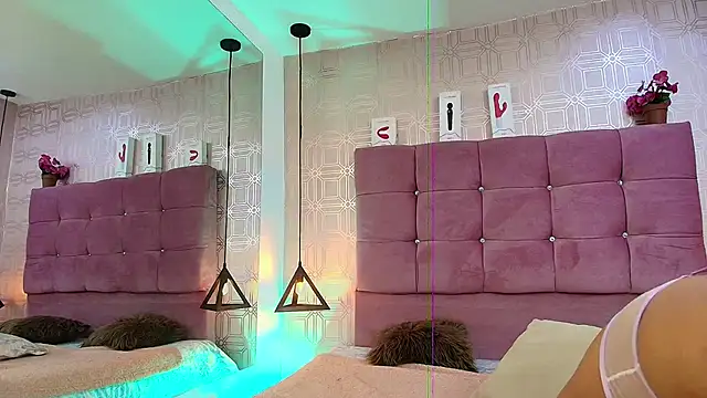 LexieBloom online show from October 18, 4:15 am