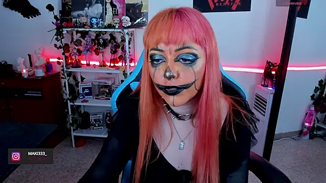 Snapshot of Makii_33 chatting on October 10, 9:31 pm Makii 33 online show from October 10, 9:31 pm