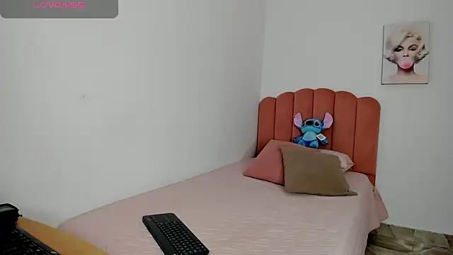 julieth sanzz online show from October 30, 10:49 am