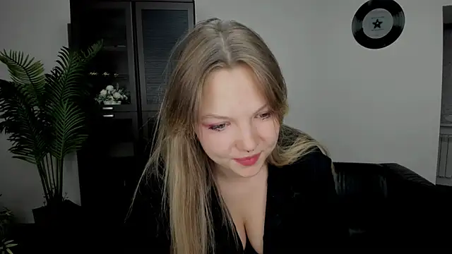 Snapshot of MariaRobinsone chatting on October 8, 7:29 pm MariaRobinsone online show from October 8, 7:29 pm