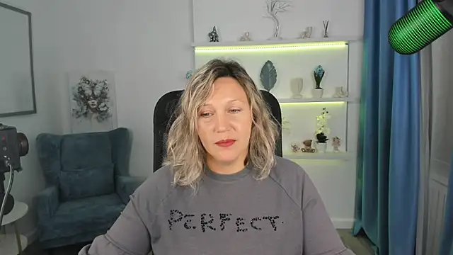 NinaStarle online show from September 18, 6:23 am