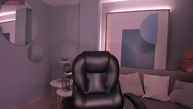 SarahYates online show from April 11, 4:29 am