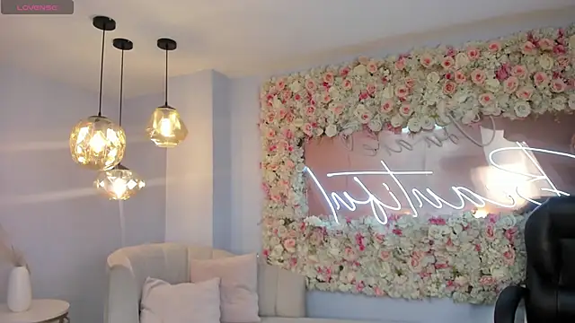 SarahYates online show from April 18, 4:04 am