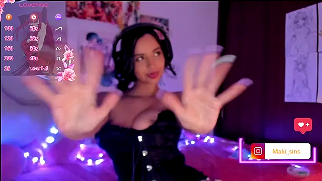 Snapshot of Maki_sins chatting on October 14, 7:44 am Maki sins online show from October 14, 7:44 am