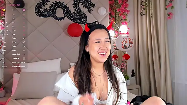 Nelly Kimm online show from November 21, 1:51 am