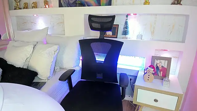 NicoleDiior online show from November 27, 2:31 pm