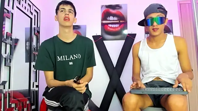 TWINKS FRIENDS online show from October 18, 7:22 am