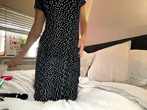 FrancescaXO online show from January 8, 1:37 pm