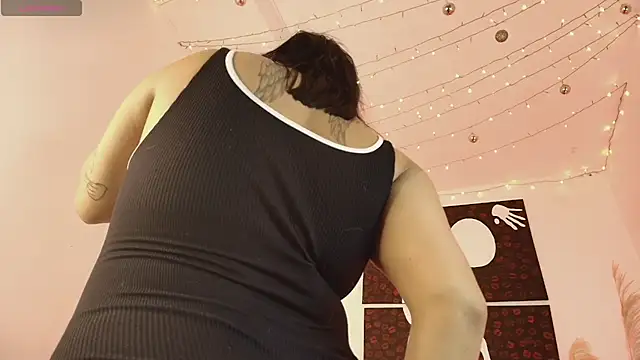 Iamlola  online show from January 18, 3:58 am