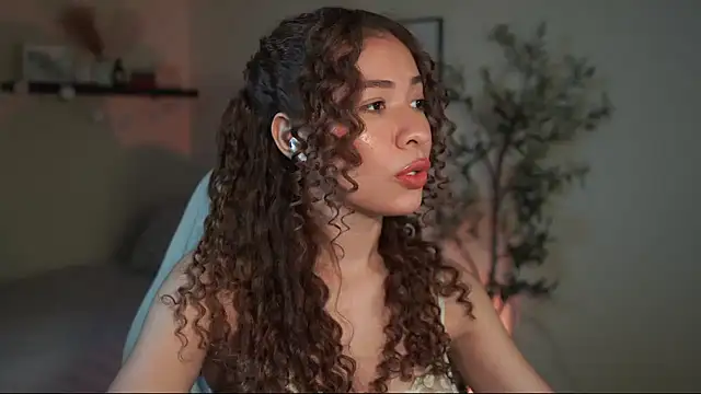 isabella-garcia- online show from April 1, 9:01 pm