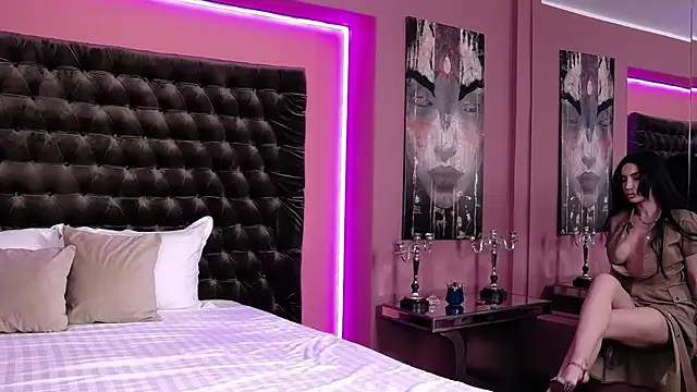 StephanyMillan online show from March 19, 6:40 am