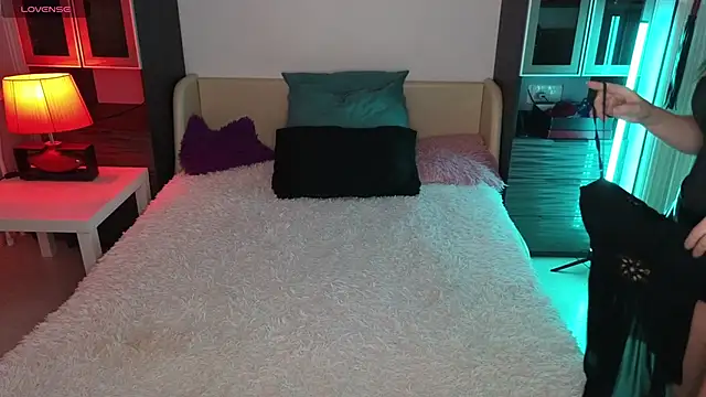 Lila West online show from November 27, 4:10 pm