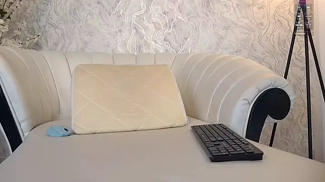 aura sanders1 online show from January 16, 11:50 am