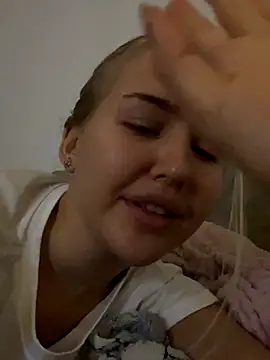 Snapshot of CandyVice chatting on October 28, 8:25 pm CandyVice online show from October 28, 8:25 pm