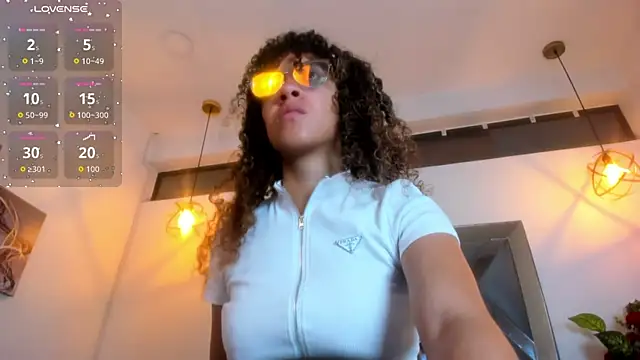 Hanna Cornee  online show from February 18, 1:32 pm