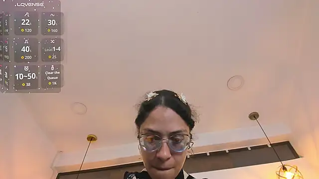 Hanna Cornee  online show from January 14, 2:00 pm