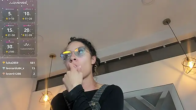 Hanna Cornee  online show from November 29, 5:17 pm