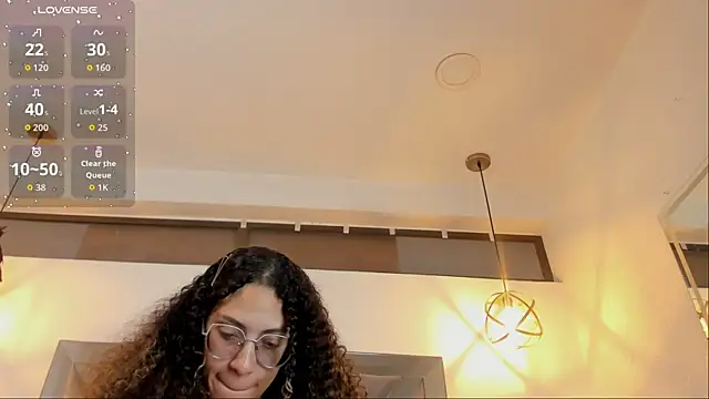 Hanna Cornee  online show from October 21, 1:37 pm