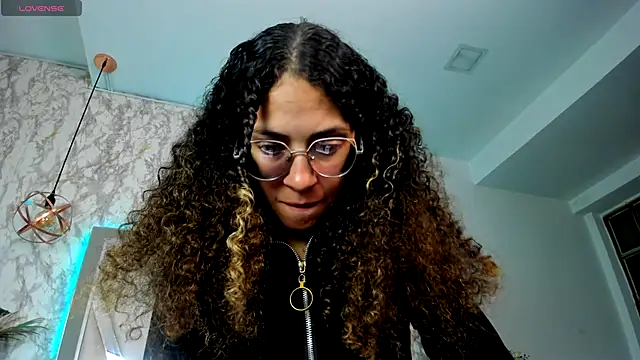 Hanna Cornee  online show from September 15, 1:52 pm