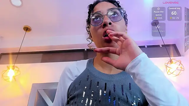 Hanna Cornee  online show from September 24, 1:54 pm