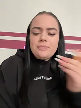 Shellybttn online show from April 13, 10:38 am