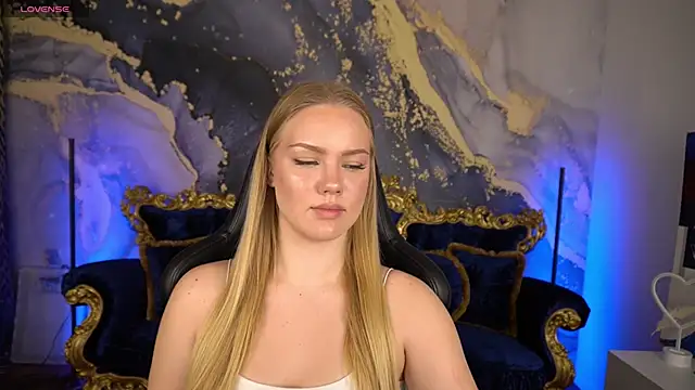 CelesteNoir online show from November 4, 7:35 am