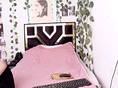 lucywhite13 online show from November 9, 3:52 pm