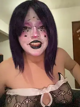 Lucy YupiSweet online show from April 17, 9:00 am