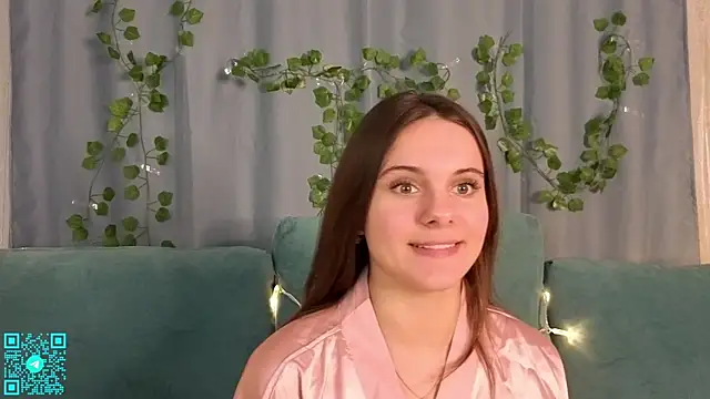 chloemilka online show from October 3, 6:35 pm