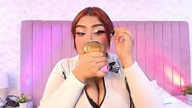 Snapshot of ZoeBenneti chatting on September 19, 4:44 am ZoeBenneti online show from September 19, 4:44 am